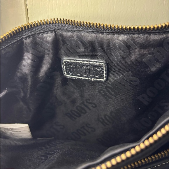 Roots Black Messenger Bag with Adjustable Straps and Minimalist Design - Picture 3 of 4